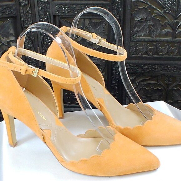 Women's Adrienne Vittadini orange suede heels size 7 - Picture 1 of 4